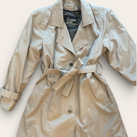 Vintage London Fog Beige Trench Coat Belted Size 8 Reg Classic Raincoat - Picture 1 of 16